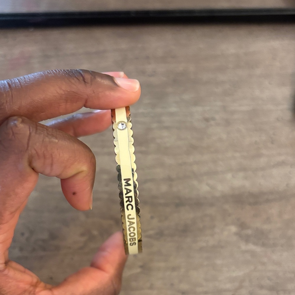 Marc Jacobs Gold-tone Scalloped Bangle with Logo Plate
